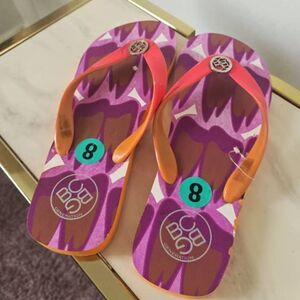 BCBGeneration Women’s Flip Flops Sandals Size 8.